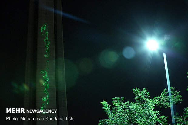 نورپردازی برج میلاد به نشانه ابراز همدردی با قربانیان انفجار بیروت