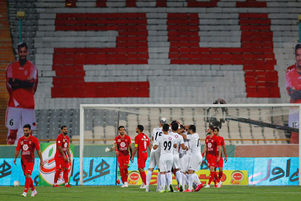 شکست پرسپولیس برابر ذوب‌آهن در نیمه اول/ هافبک تاثیرگذار  مصدوم شد