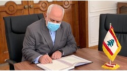 Zarif signs memorial notebook of Beirut blast victims