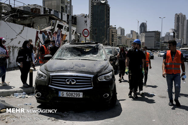 خسارت وارد به خودروهای عبوری در اطراف بندر بیروت
