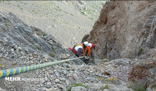 ۳ کوهنورد گرفتار در قله پورا نجات یافتند