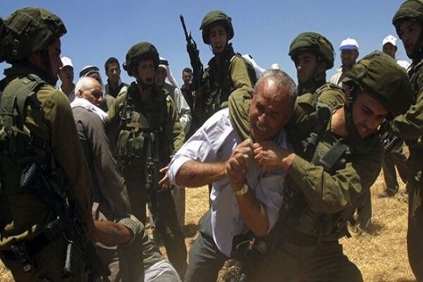 ضرب و شتم کشاورز فلسطینی از سوی صهیونیستها