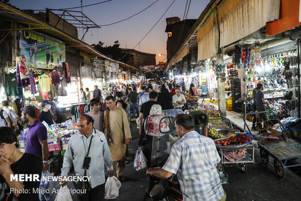 استفاده از ماسک و رعایت فاصله گذاری اجتماعی از مهم ترین راهکارهای جلوگیری از شیوع کرونا است