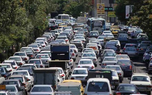 ترافیک سنگین در محورهای شمالی/ بارش باران در اردبیل و گیلان