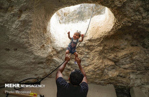 زندگی خانواده فلسطینی در غار