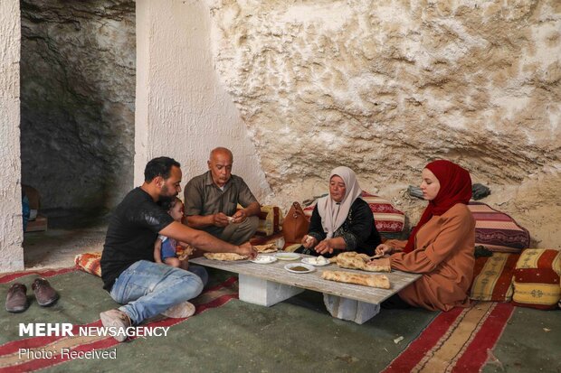 زندگی خانواده فلسطینی در غار