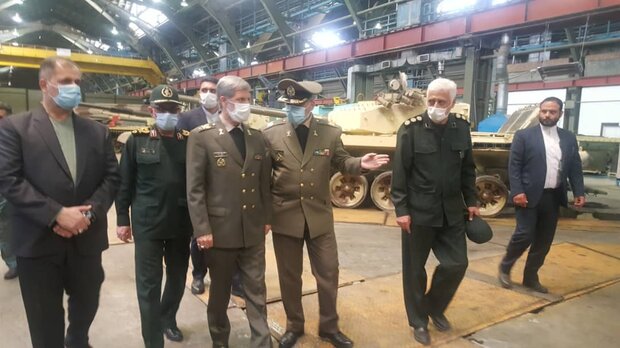 Hatami unveils upgrading line of Armed Forces' tanks