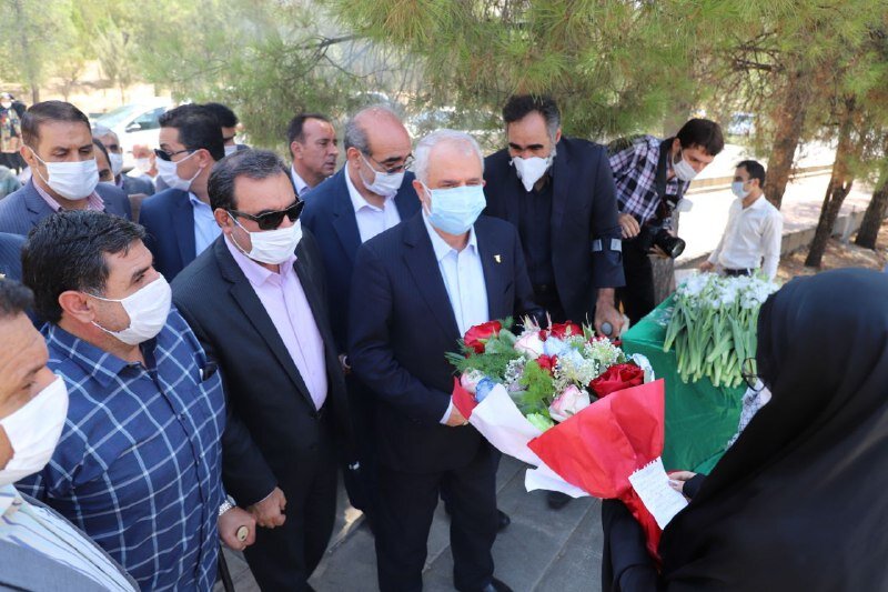 رئیس بنیاد شهید کشور به مقام شامخ شهدای لرستان ادای احترام کرد