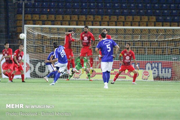 دیدار تیم های فوتبال گل گهر سیرجان و پرسپولیس تهران