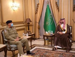 پاکستانی فوج کے سربراہ کی سعودی عرب کے نائب وزير دفاع سے ملاقات