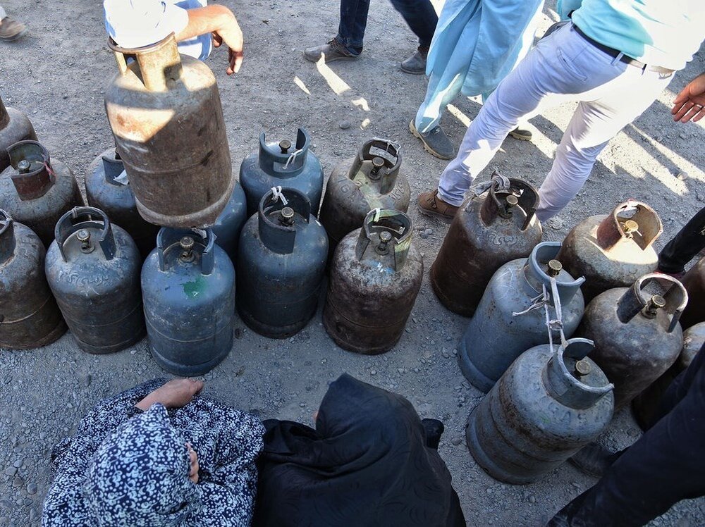 صف‌های گاز نمادی از محرومیت در مرزهای شرقی/ مشکلی که ۲۰ سال پابرجا ماند