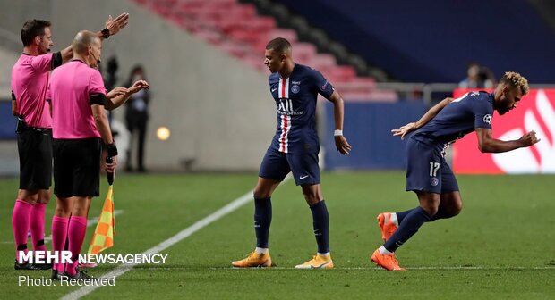 دیدار تیم‌های فوتبال پاری سن ژرمن و لایپزیگ در پرتغال