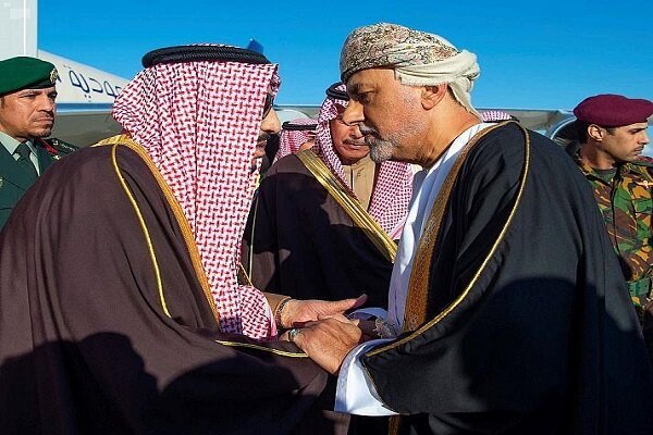 سلطان عمان: خواهان تقویت و توسعه روابط با عربستان هستیم