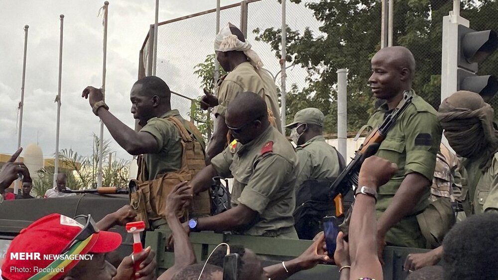 افریقی ملک مالی میں فوجی بغاوت کے بعد صدر مستعفی
