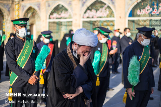 حضور مردم عزادار قزوین در آستان مقدس امامزاده حسین (ع)