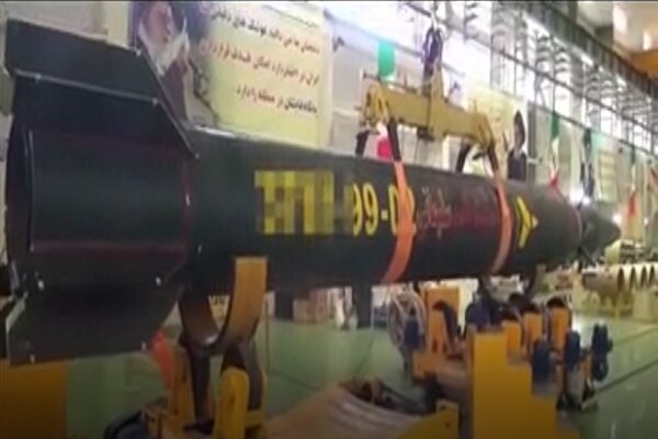 ايران تزيح الستار عن صاروخي الحاج قاسم وأبو مهدي بمديات تفوق ألف كيلومتر