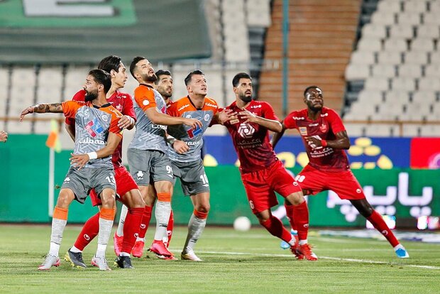 پایان نیمه اول؛ شکست استقلال برابر شاهین و پیروزی پرسپولیس