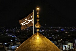 اهتزاز پرچم سیاه بر گنبد حسینیه اعظم زنجان