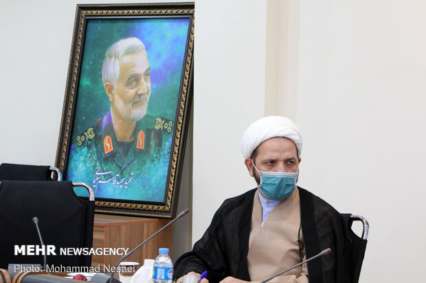 سیاه پوش کردن محوطه بیمارستان 5 آذر گرگان