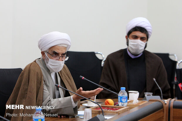 سیاه پوش کردن محوطه بیمارستان 5 آذر گرگان