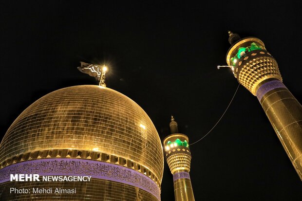 اهتزاز پرچم سیاه بر گنبد حسینیه اعظم زنجان