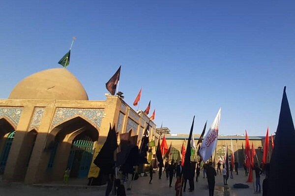 اهتزاز بیرق عزای حسینی(ع) بر فراز بقاع متبرکه کرمانشاه 