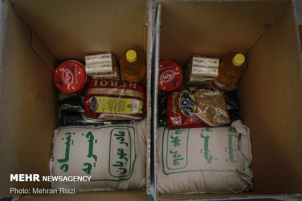 آماده سازی سبدکالا برای ارسال به مناطق محروم استان بوشهر