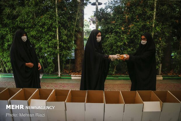 آماده سازی سبدکالا برای ارسال به مناطق محروم استان بوشهر