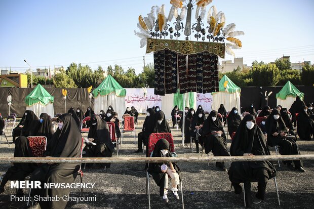 مراسم العزاء الحسينية في ملعب "الشهيد سعيدي" بالعاصمة طهران 