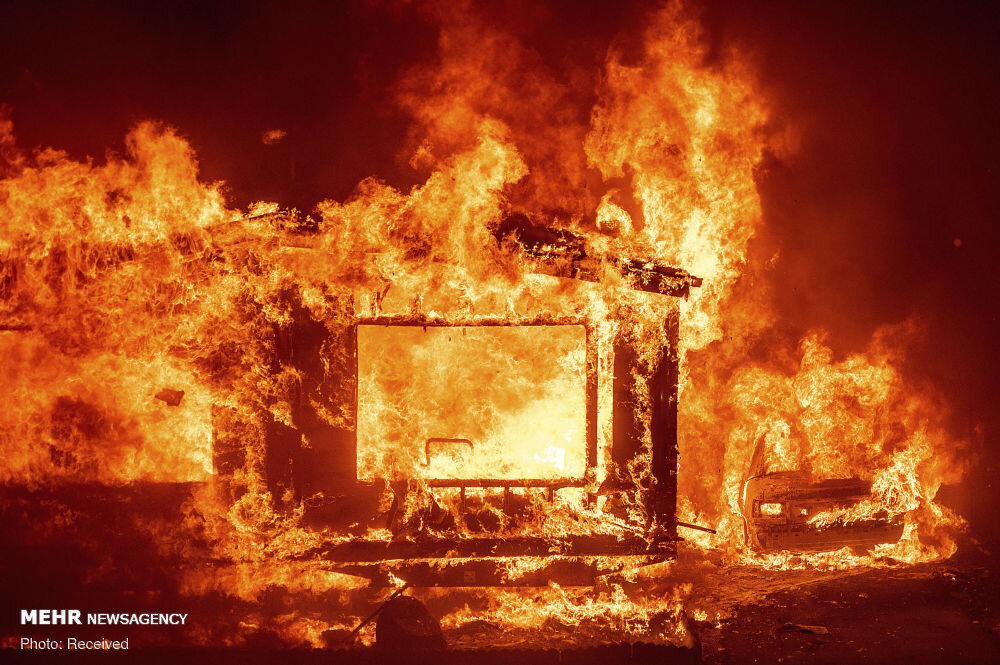 کیلیفورنیا میں آسمانی بجلی گرنے کے مزید آگ لگ گئی