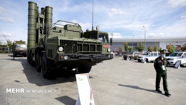 İran Savunma Bakanı Moskova'da S-400 sistemini yakından inceledi