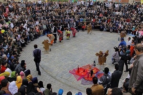 نمایش «چند خان» یزد در جشنواره تئاتر خیابانی مریوان اجرا شد