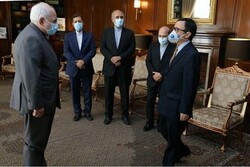 FM Zarif bids farewell to outgoing Chilean envoy