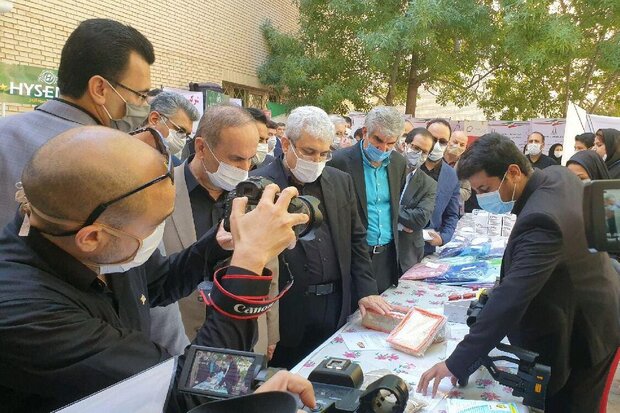 VP inaugurates 3 science, tech. projects in west Iran