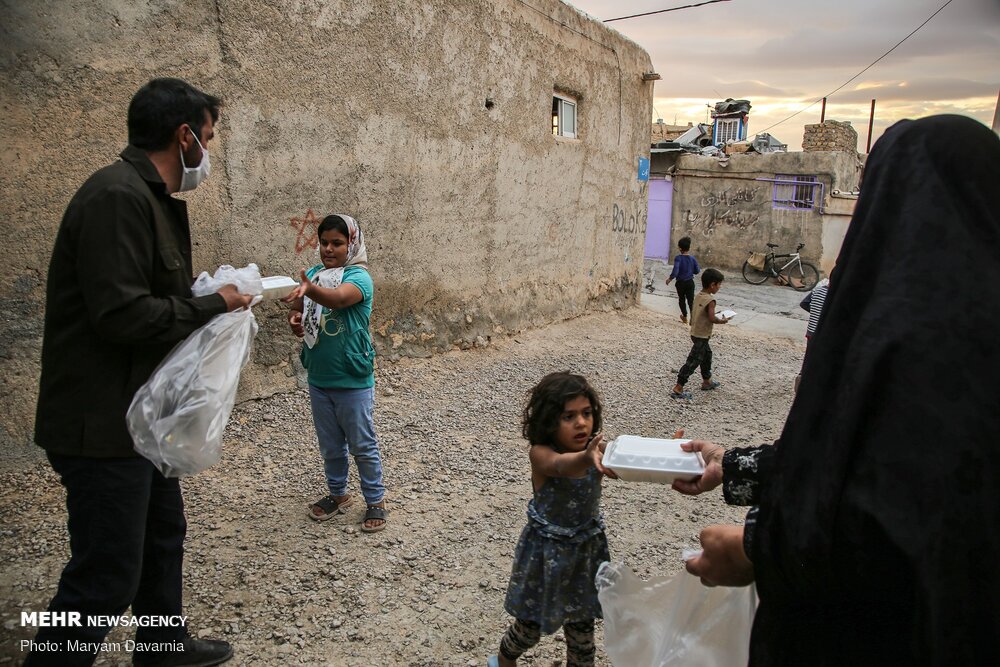 طلباء انجمن کی طرف سے حسینی اطعام کا اہتمام