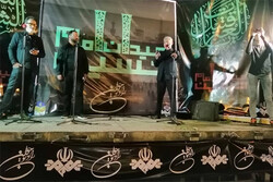 حسینیه سیار رادیویی در خیابان‌های پایتخت/ همراهی مردم با استودیو