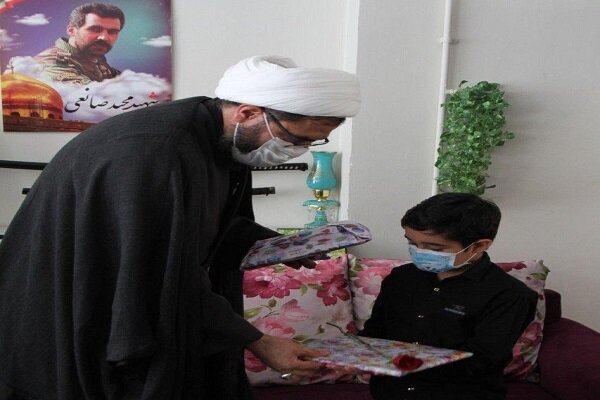 روزمرگی‌ها مسئولان را از توجه به خانواده شهدا غافل نکند
