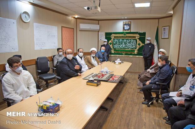 اهدای پرچم آستان قدس رضوی به مرکز آموزشی درمانی امام خمینی (ره) اردبیل