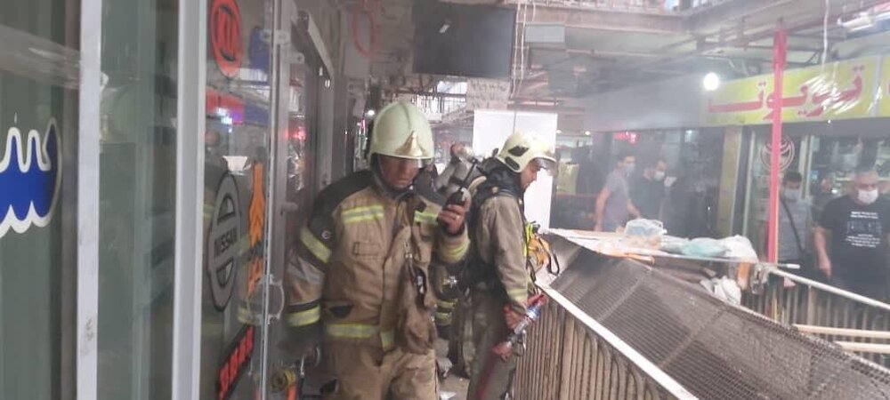 آتش سوزی در یک مرکز تجاری در خیابان سعدی/حادثه مصدومی نداشت