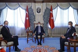 معاون اردوغان با نماینده اتحادیه‌اروپا در امور ترکیه دیدار کرد