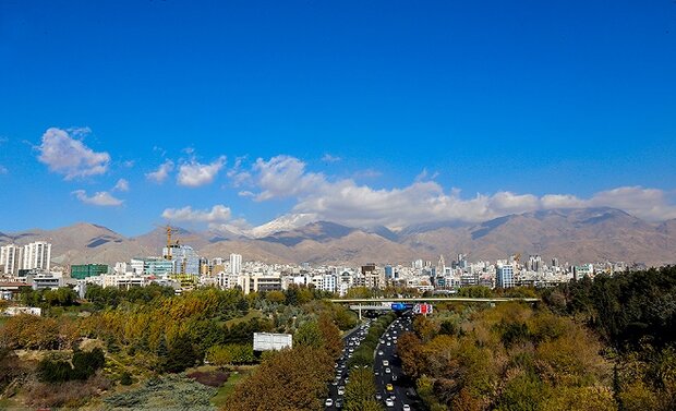 آسمان تهران پس از مدت‌ها آبی شد/شرایط آب و هوایی قابل قبول پایتخت