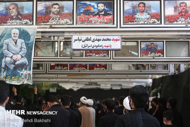 Holding mourning ceremonies near martyrs’ tomb