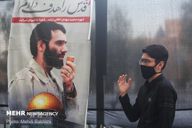 Holding mourning ceremonies near martyrs’ tomb