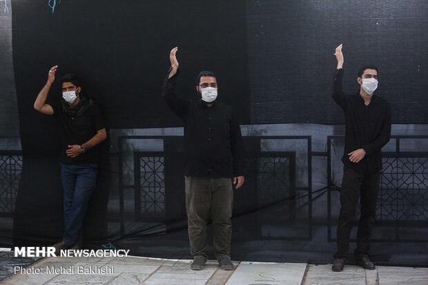 Holding mourning ceremonies near martyrs’ tomb