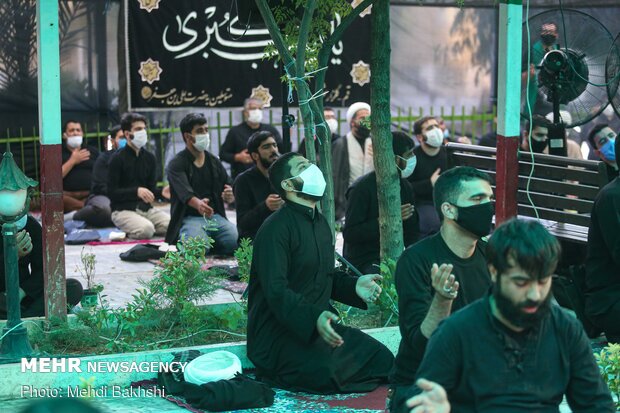 Holding mourning ceremonies near martyrs’ tomb