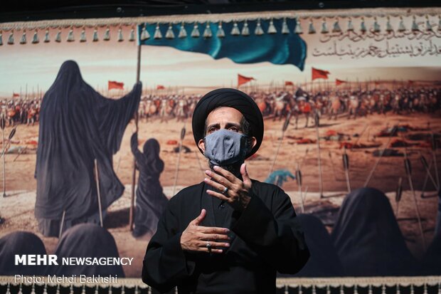 Holding mourning ceremonies near martyrs’ tomb