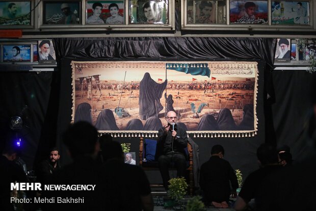 Holding mourning ceremonies near martyrs’ tomb