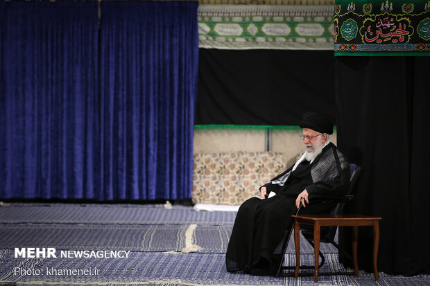 Leader attends 9th night of Muharram mourning 