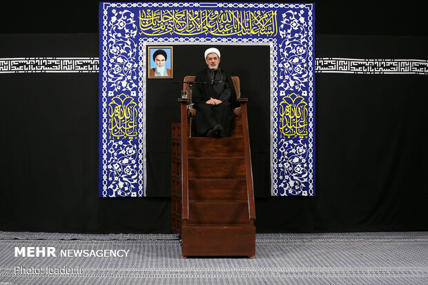 Leader attends 9th night of Muharram mourning 