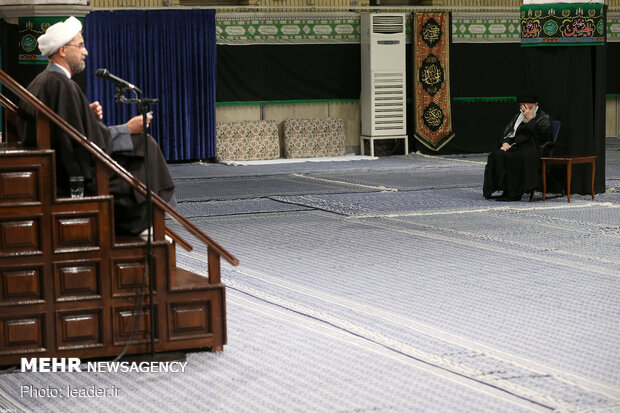 Leader attends 9th night of Muharram mourning 